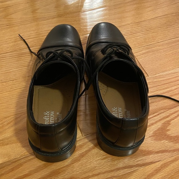 Like New Dress Shoes - Picture 4 of 7